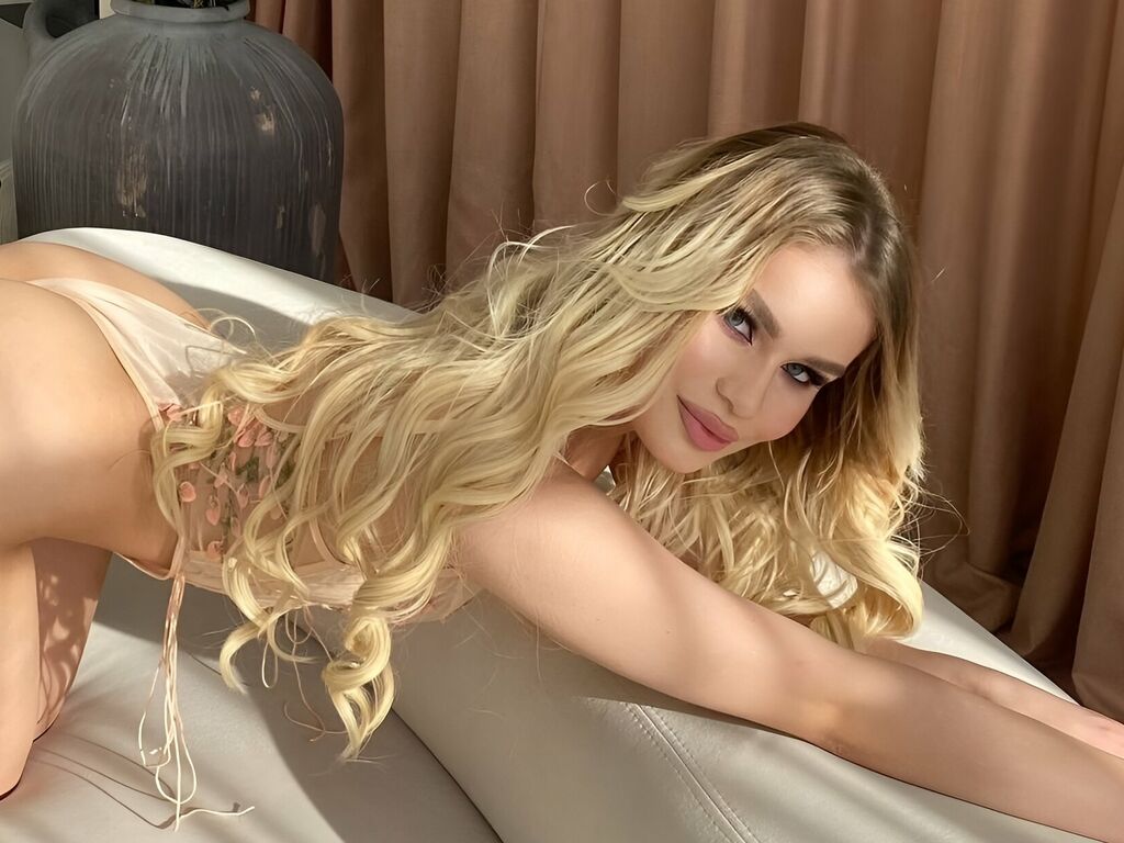 Live sex webcam photo for VictoriaPum #276159721