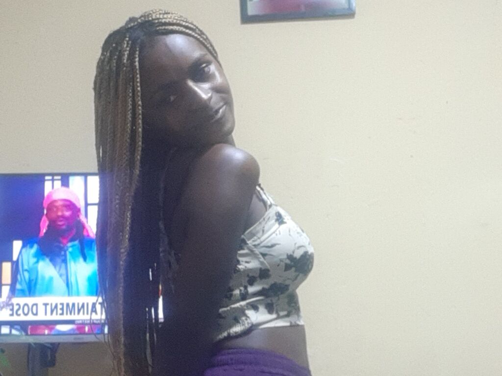 Live sex webcam photo for VictoriaTianah #277697814