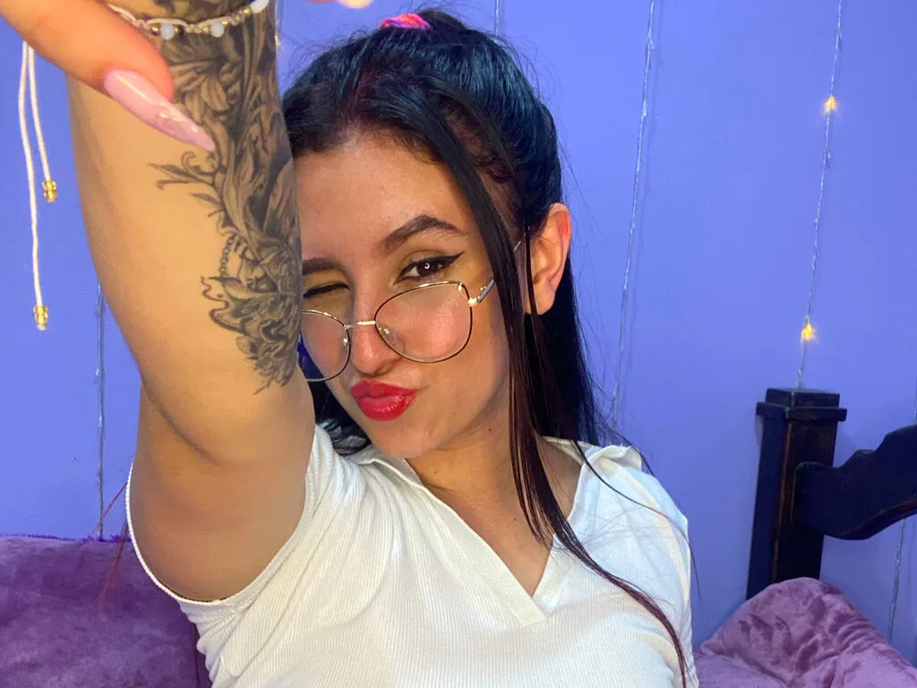 Live sex webcam photo for ViolettJhones #276941294