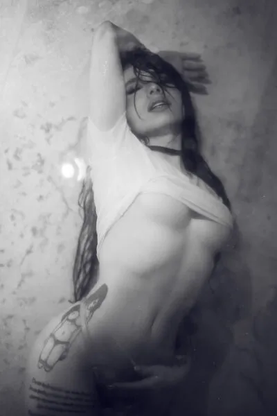 Live sex webcam photo for VivianBasset #290139244