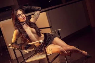 Live sex webcam photo for VivianBasset #290139271