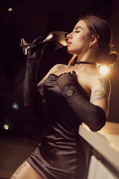 Live sex webcam photo for VivianBasset #290139275