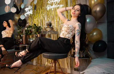 Live sex webcam photo for VivianBasset #290139378