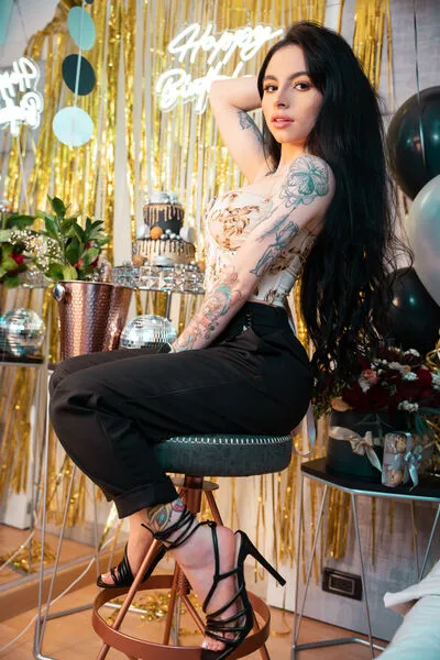 Live sex webcam photo for VivianBasset #290139379