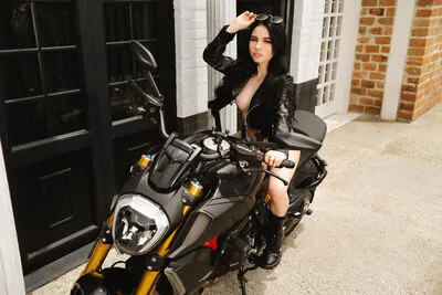 Live sex webcam photo for VivianBasset #290139395