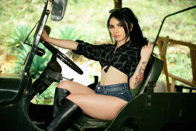 Live sex webcam photo for VivianBasset #290139418