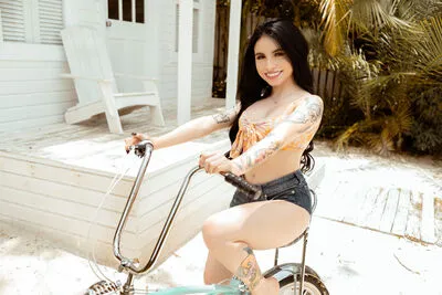 Live sex webcam photo for VivianBasset #290139428