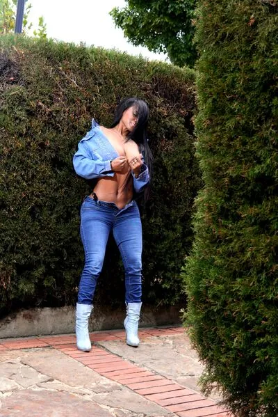 Live sex webcam photo for VivianaTaylor #290122480