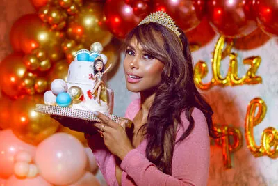 Live sex webcam photo for VivianaTaylor #290122526