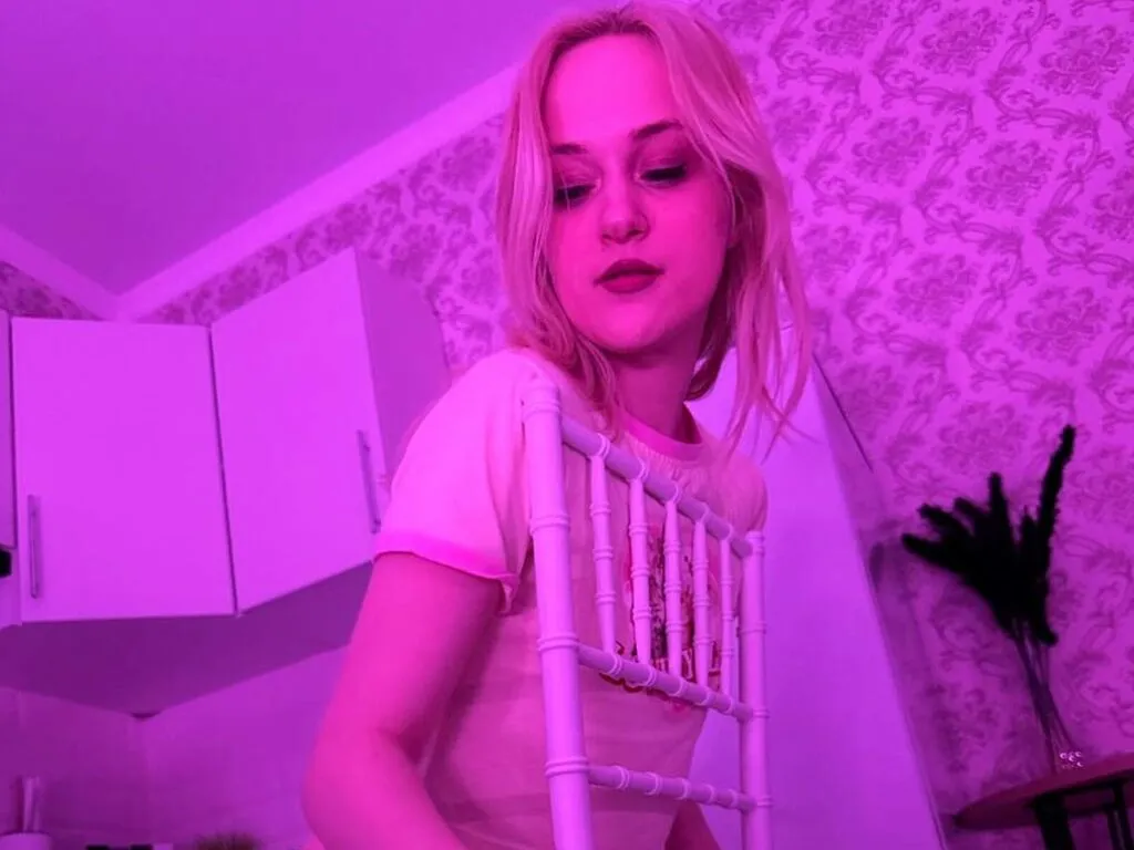Live sex webcam photo for WhiteFlory #278045487