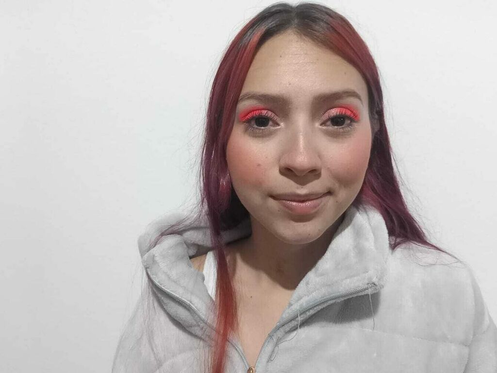 Live sex webcam photo for YeimiWhite #277642077