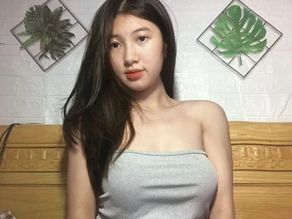 Live sex webcam photo for YenAthurt #276423772