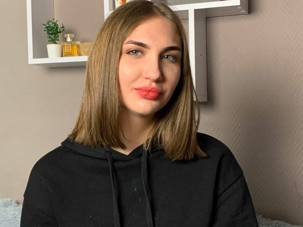 Live sex webcam photo for YvetteRizh #277454360