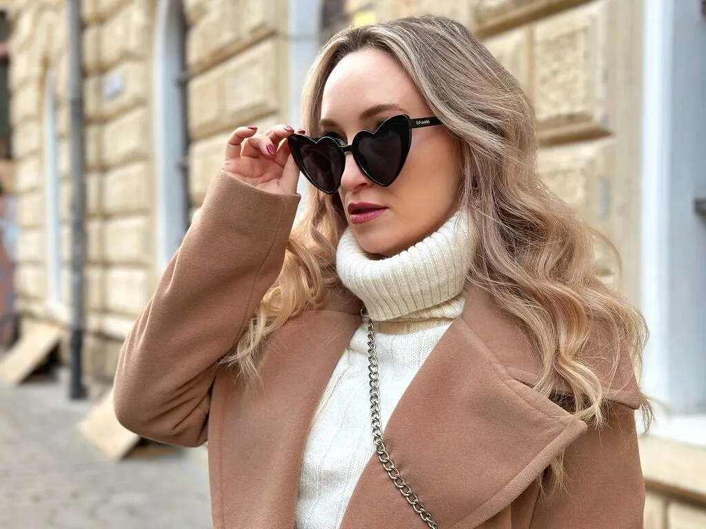 Live sex webcam photo for ZaaraCarter #277073039