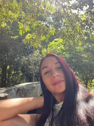 Live sex webcam photo for ZaraJhones #290138831