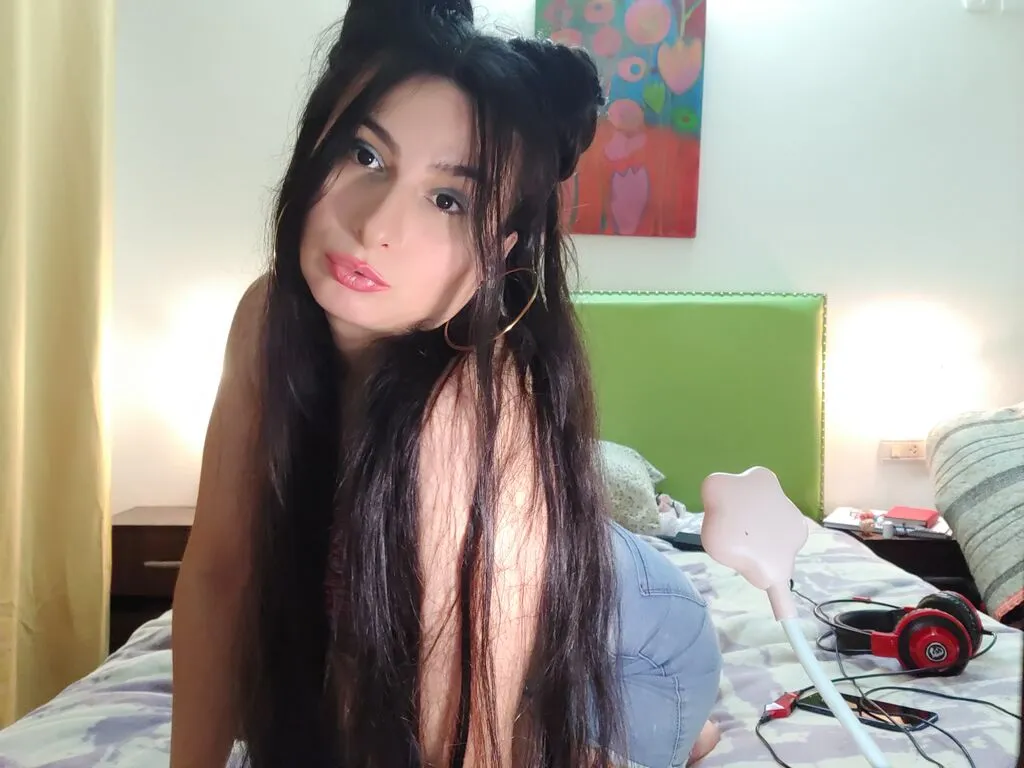 Live sex webcam photo for ZulemaWayne #276547639