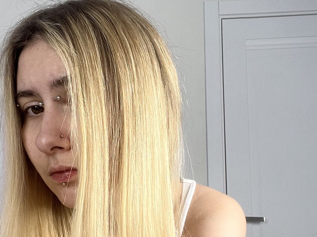 Live sex webcam photo for elvirayourgirl #275871874