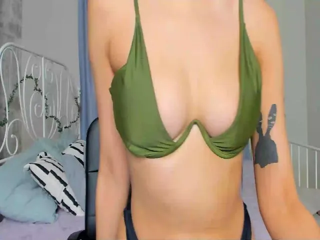 Live sex webcam photo for A11yson #272973424