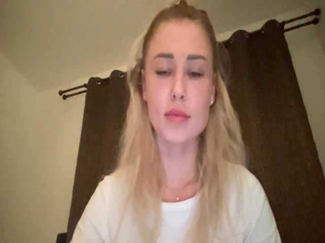 Live sex webcam photo for AAA_Yas #272814209