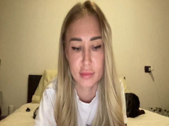 Live sex webcam photo for AAA_Yas #273094578