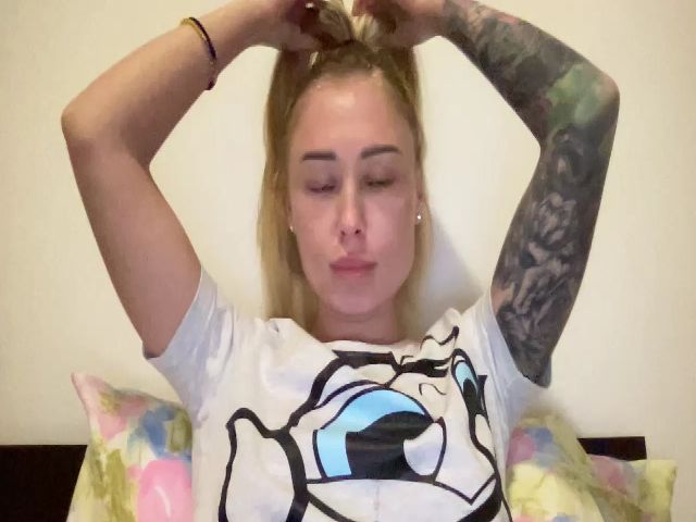 Live sex webcam photo for AAA_Yas #273398323