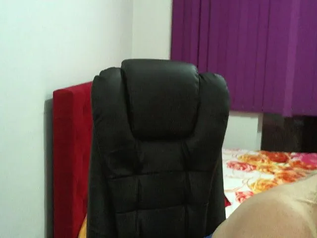 Live sex webcam photo for AAngelHott #273398906