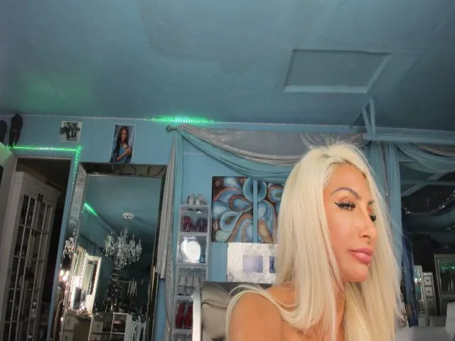 Live sex webcam photo for ADRIANA_FOX #271726734