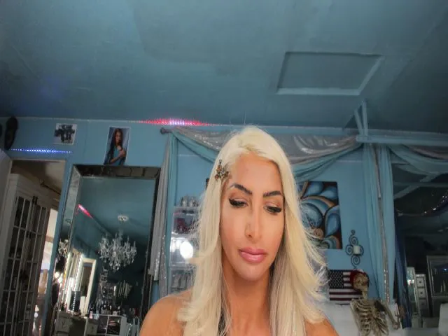 Live sex webcam photo for ADRIANA_FOX #271794552