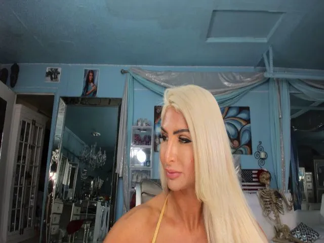 Live sex webcam photo for ADRIANA_FOX #271839096