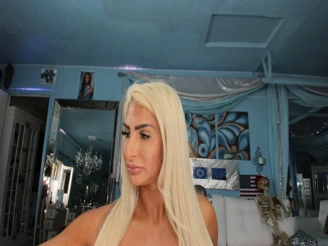 Live sex webcam photo for ADRIANA_FOX #271942587