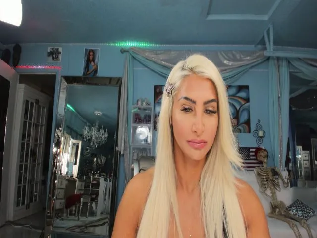 Live sex webcam photo for ADRIANA_FOX #271974133