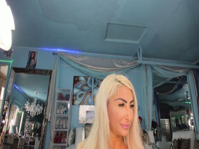 Live sex webcam photo for ADRIANA_FOX #273300129