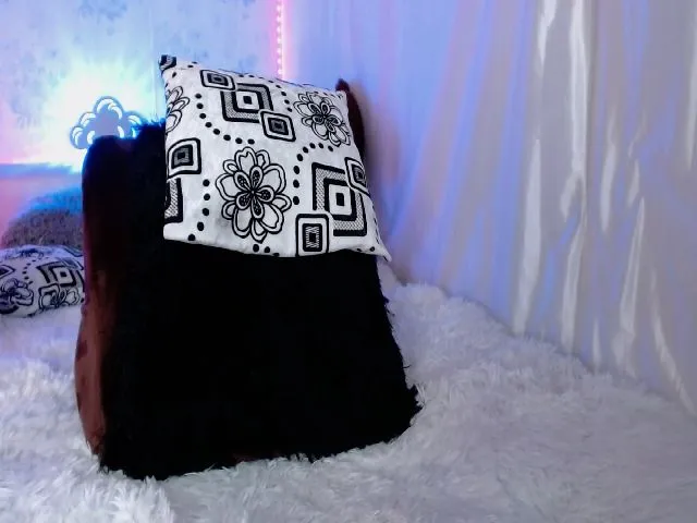 Live sex webcam photo for ANGELLICAQUEN #272625212