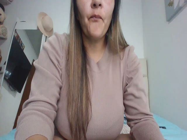 Live sex webcam photo for ANGIEBIGTIT #273450233