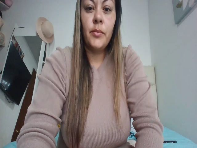Live sex webcam photo for ANGIEBIGTIT #273450309