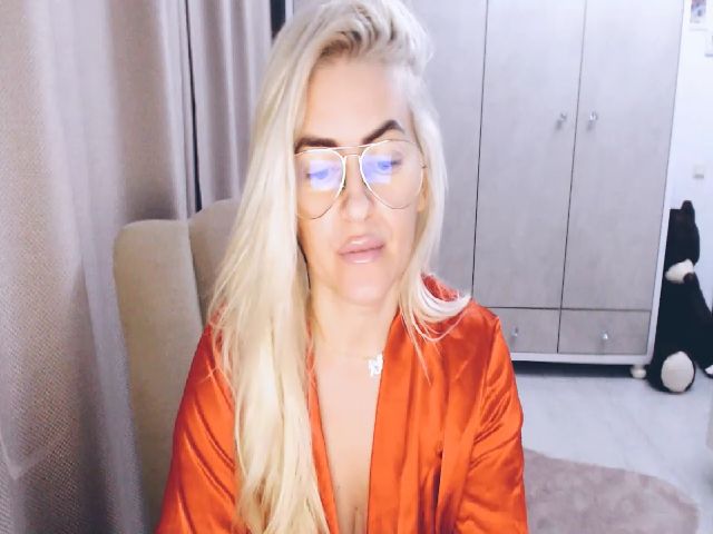 Live sex webcam photo for A_Sweet_Girl_ #271960887