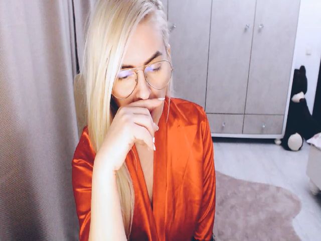 Live sex webcam photo for A_Sweet_Girl_ #271961090