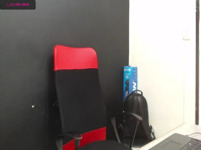 Live sex webcam photo for A_nastasia #271933526