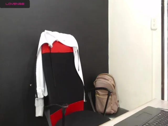 Live sex webcam photo for A_nastasia #272010285