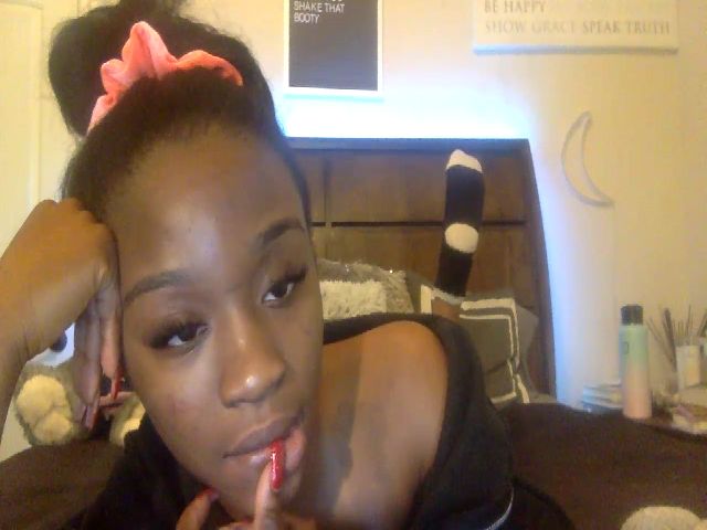 Live sex webcam photo for AaliyahT #271939761