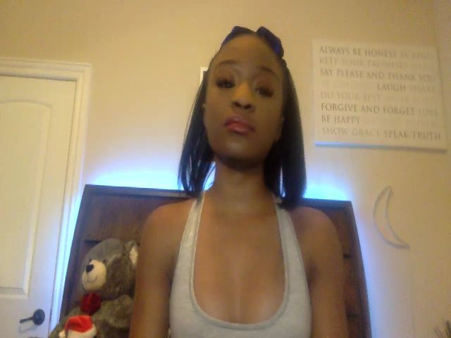 Live sex webcam photo for AaliyahT #271950073