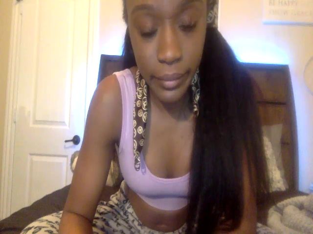 Live sex webcam photo for AaliyahT #271961097