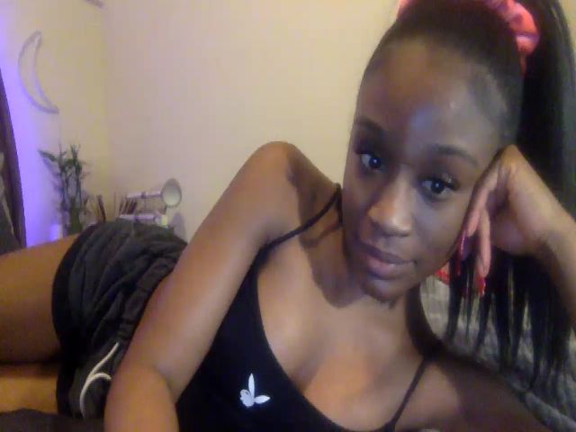 Live sex webcam photo for AaliyahT #272002191