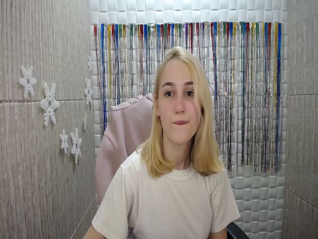 Live sex webcam photo for AbbieMaley #271897259