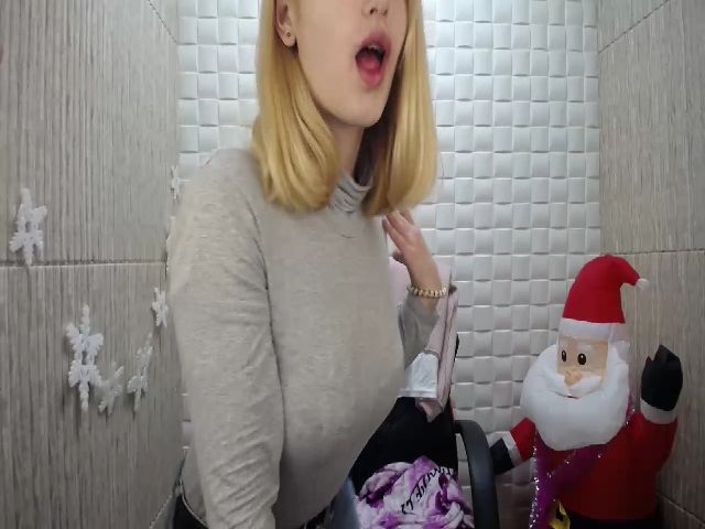 Live sex webcam photo for AbbieMaley #272008443
