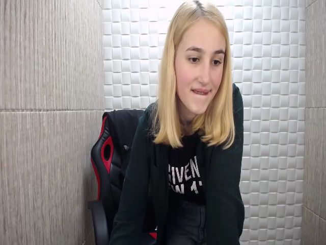 Live sex webcam photo for AbbieMaley #272055935