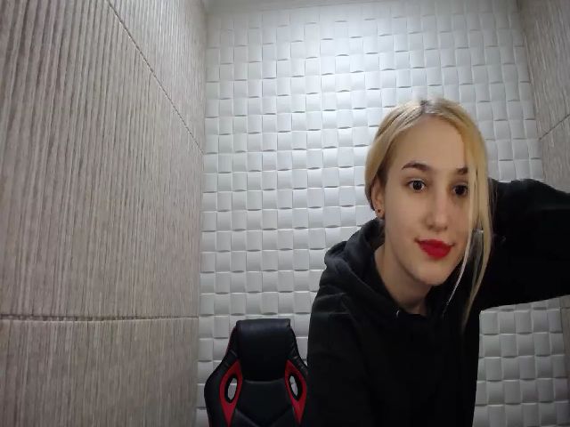 Live sex webcam photo for AbbieMaley #272068552