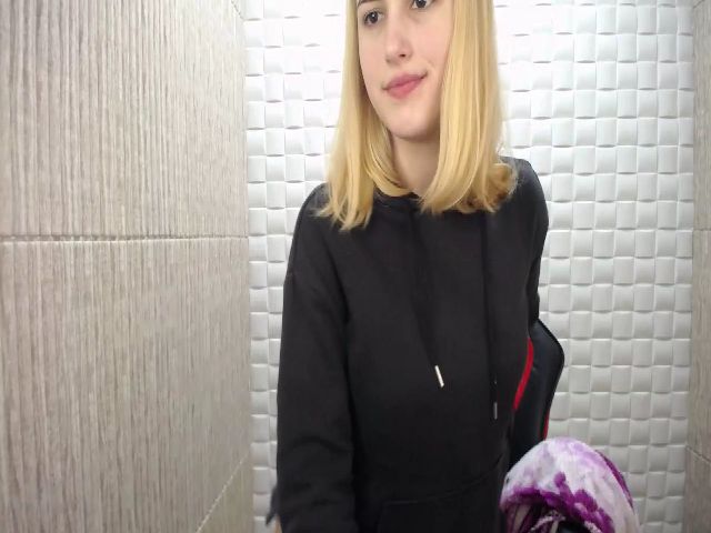 Live sex webcam photo for AbbieMaley #272082563