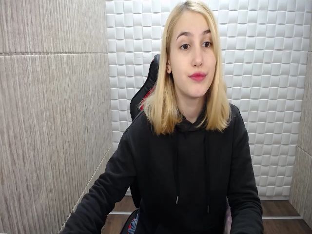 Live sex webcam photo for AbbieMaley #272096547
