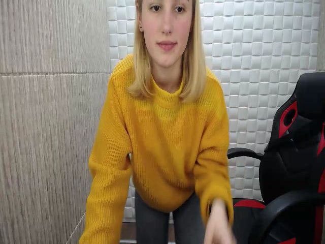 Live sex webcam photo for AbbieMaley #272123437